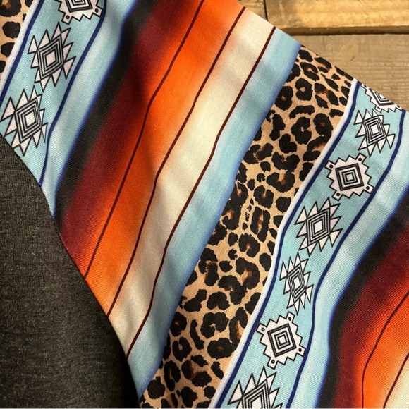 Play Me Some Koe Gray Aztec Print Raglan 3/4 Sleeve Top Size Large - Picture 4 of 8